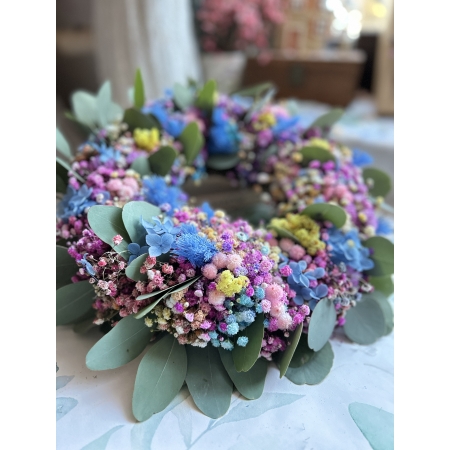 Wianek z kolorowej gipsówki