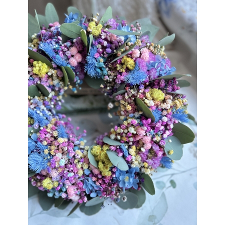 Wianek z kolorowej gipsówki