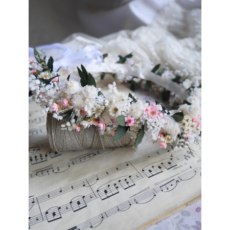 Wianek komunijny z suszonych i stabilizowanych roślin