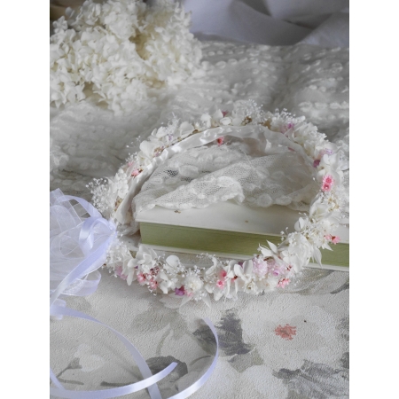 Wianek z suszonych i stabilizowanych roślin