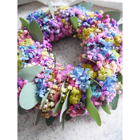 Wianek z kolorowej gipsówki