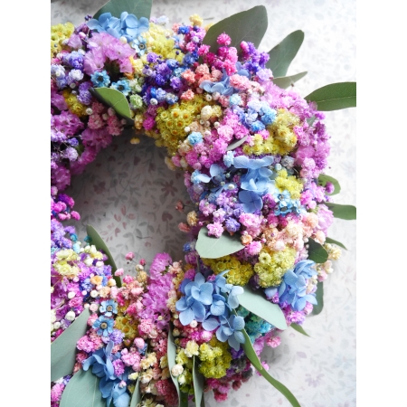 Wianek z kolorowej gipsówki