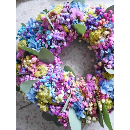 Wianek z kolorowej gipsówki