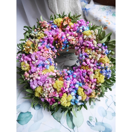 Wianek z kolorowej gipsówki